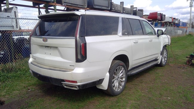 J26071, 22 Escalade ESV, 6.2L.jpg
